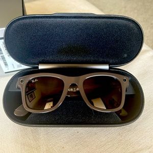Ray-Ban Stories Wayfarer Shiny Brown frame Brown Gradient Lens Brand New